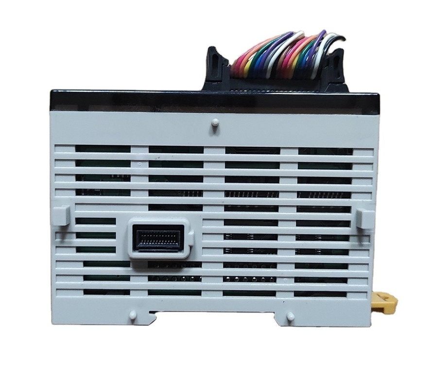 CP1E-E10DT-D 24VDC 전원 공급기를 가라앉히는 6개 입력 4 생산 옴론 PLC CP1E 트랜지스터